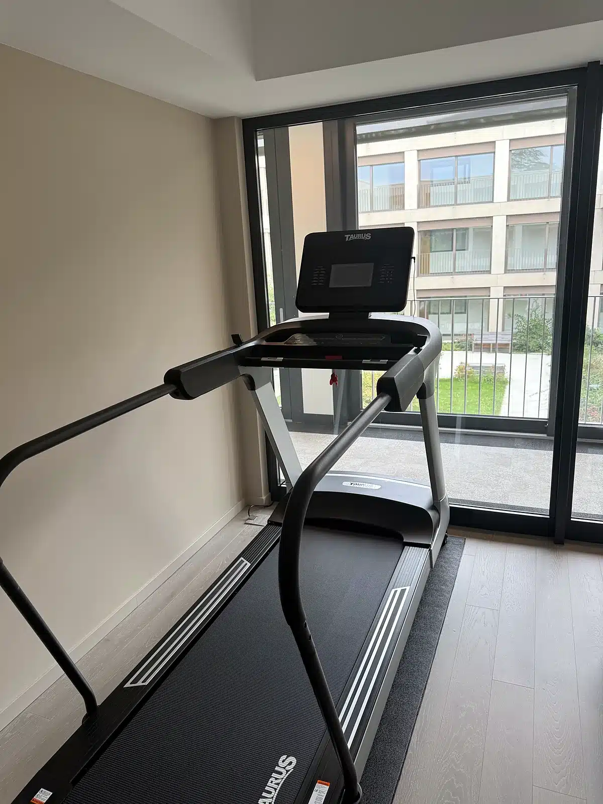 Tapis de course pour la rééducation, cabinet de physiothérapie ADPhysio à Troinex
